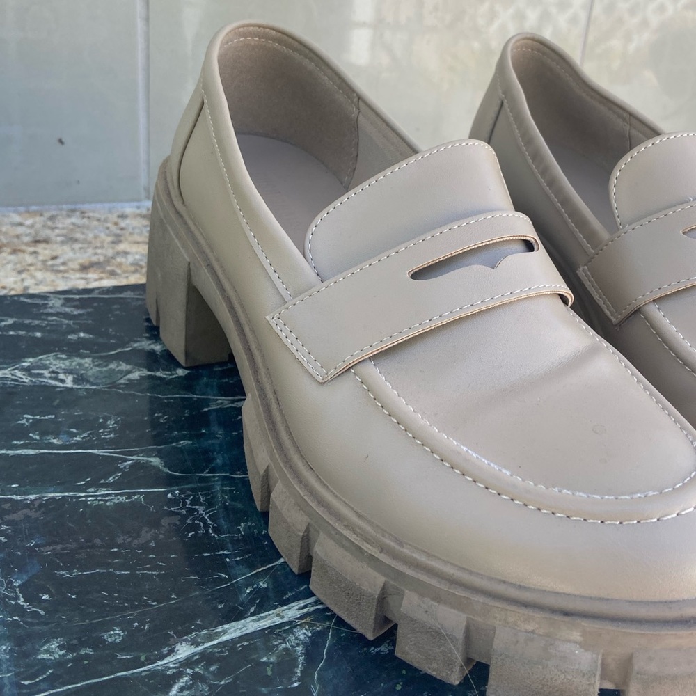 CREAM TAN PLATFORMED LOAFERS - Picture 12 of 12